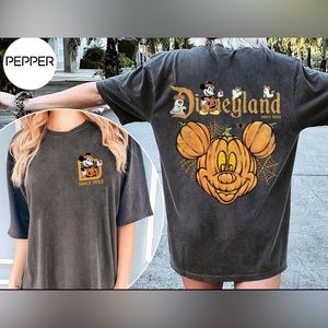 ❌sold❌ Vintage style Disneyland Halloween Mickey shirt